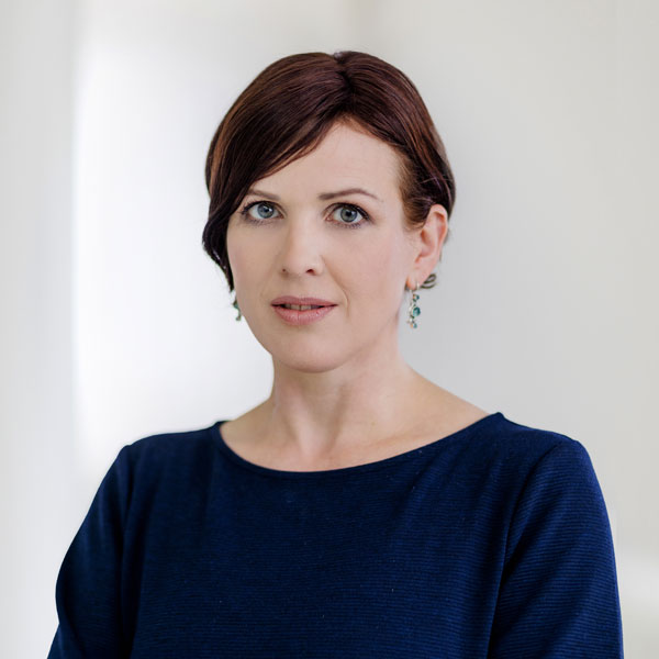 Home Portraitfoto von Frau Dr. Agnes Thum
